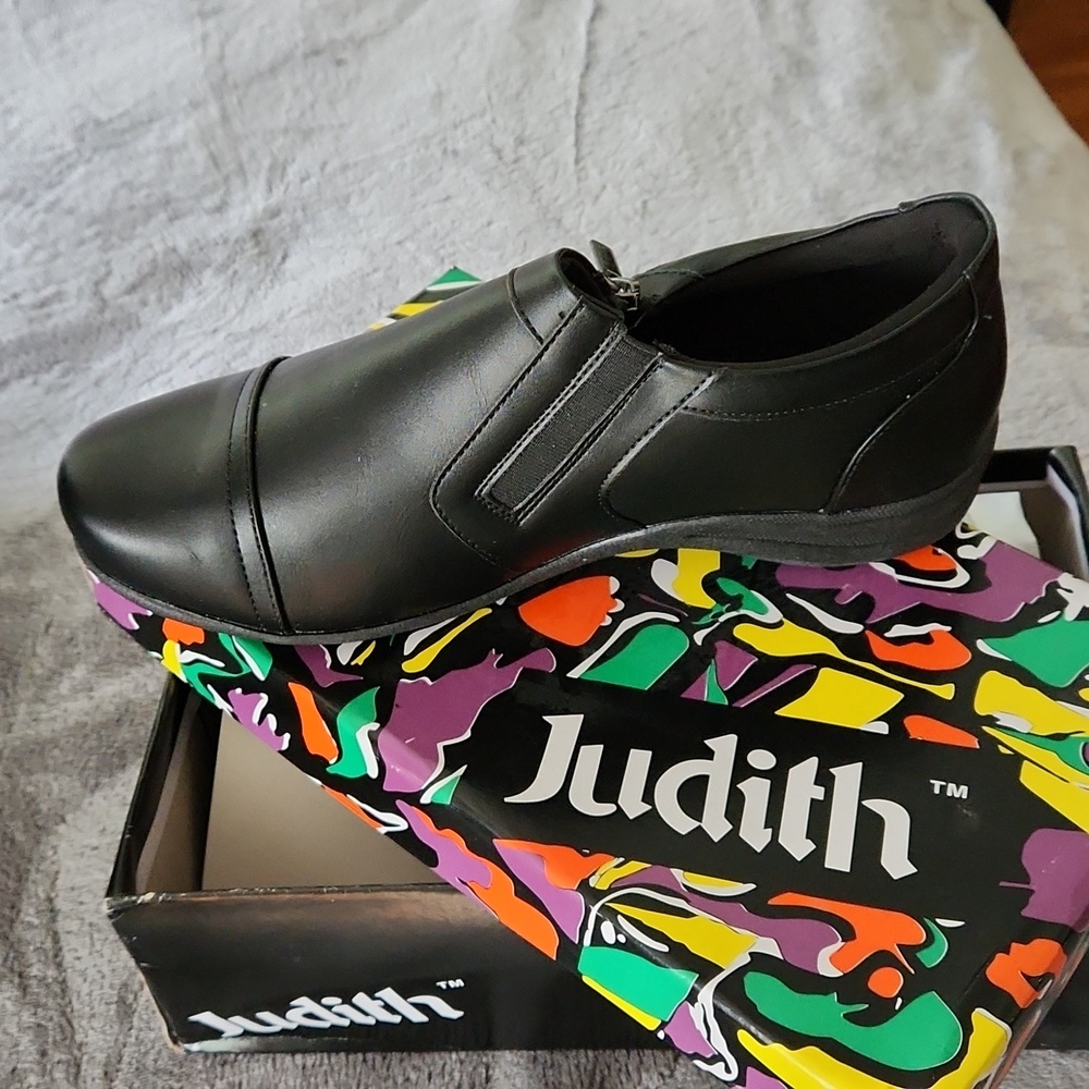 Black shoe by Judith